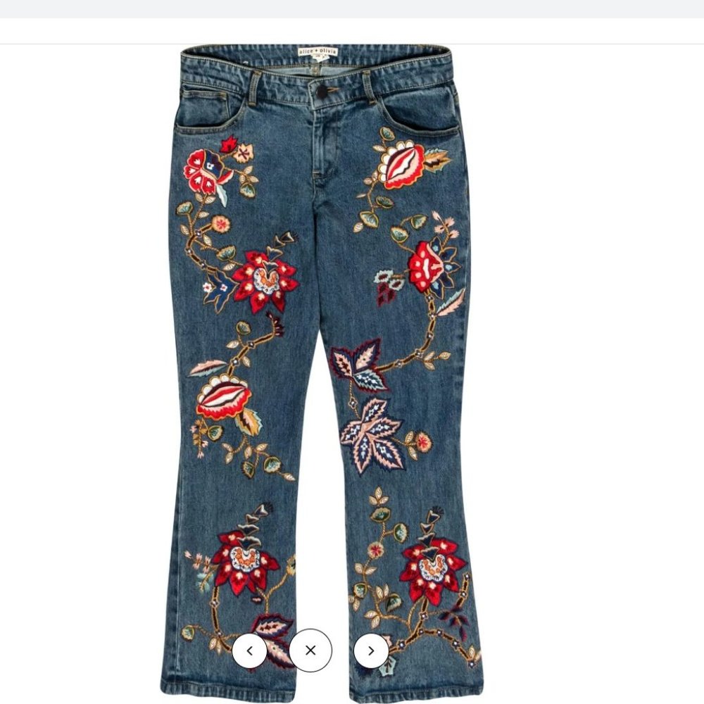 Alice & Olivia-Medium Wash Straight Leg Jeans w/Floral Embroidery size 26